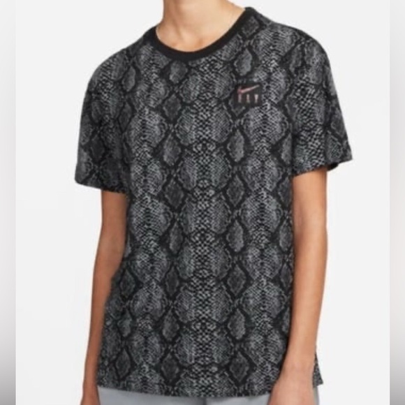 Lot of 2x NWT [Nike] AOP Boyfriend Short Sleeve Snakeprint T-Shirts Women’s XS - Picture 6 of 12